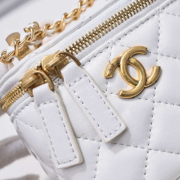 シャネルバッグ角部分ディテール